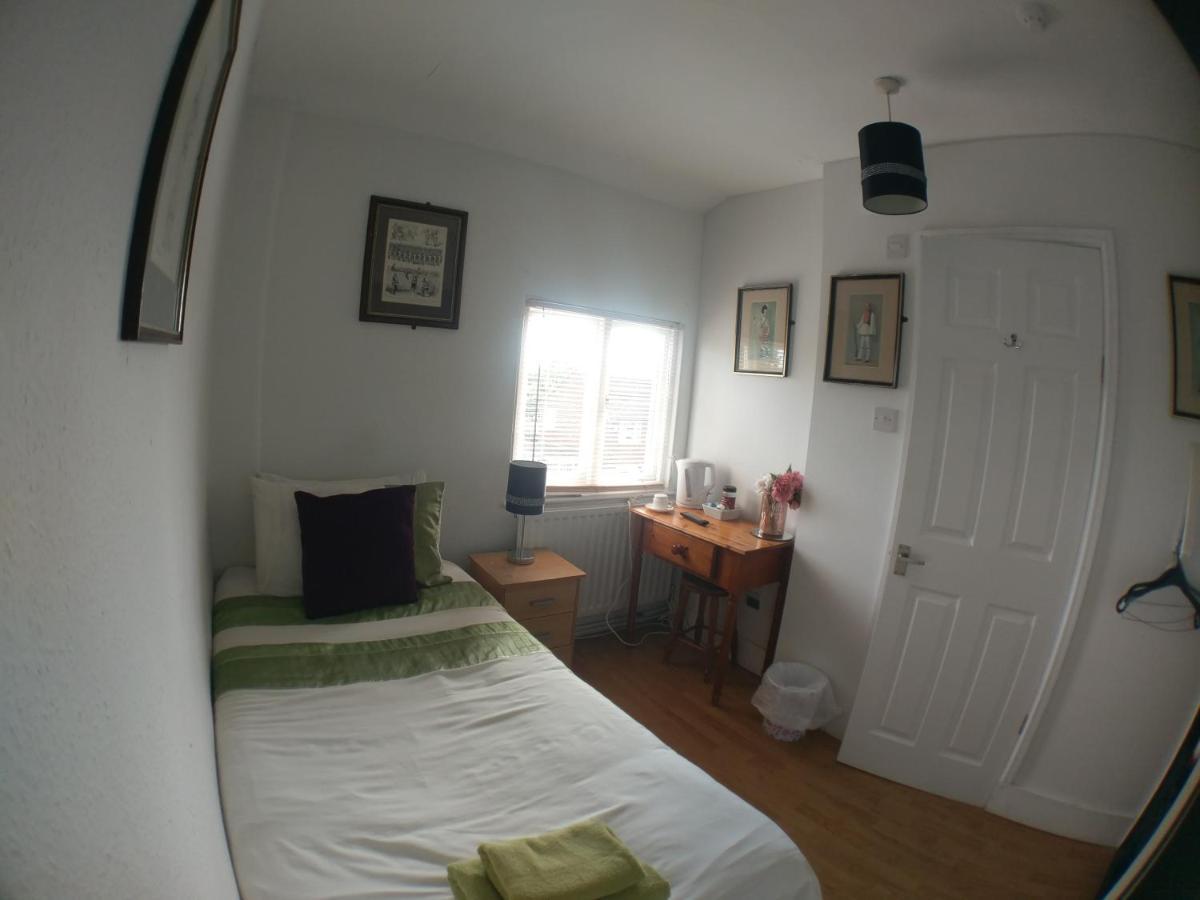The Rifle Volunteer Bed & Breakfast Ware Room photo